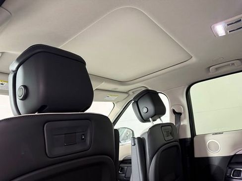 Certified 2025 Land Rover Discovery Dynamic SE AWD/4WD image 27