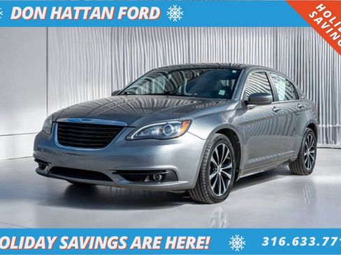 Used 2013 Chrysler 200 Limited image 1