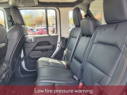 Used 2025 Jeep Wrangler Unlimited Sahara w/ Technology Group AWD/4WD image 36