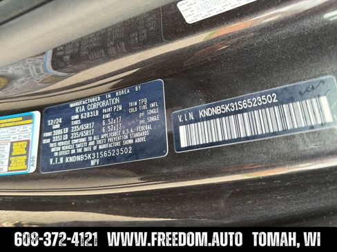 Used 2025 Kia Carnival FWD image 29