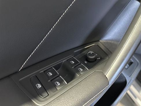 Certified 2022 Volkswagen Tiguan SE R-Line image 40