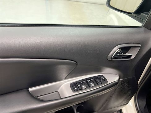 Used 2018 Dodge Journey SE w/ Popular Equipment Group image 19