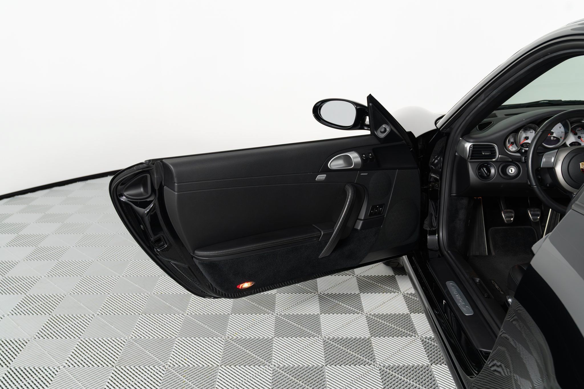 Used 2005 Porsche 911 Carrera S RWD image 27