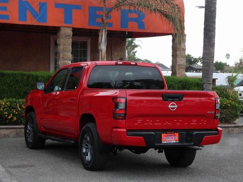 Used 2025 Nissan Frontier SV image 6
