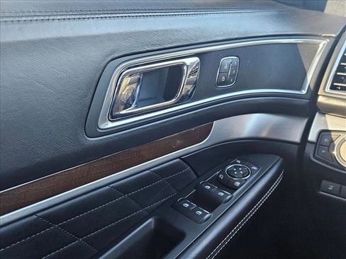 Used 2018 Ford Explorer Platinum image 25