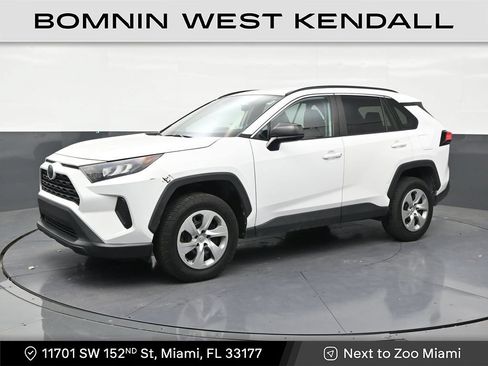 Used 2021 Toyota RAV4 LE FWD image 1