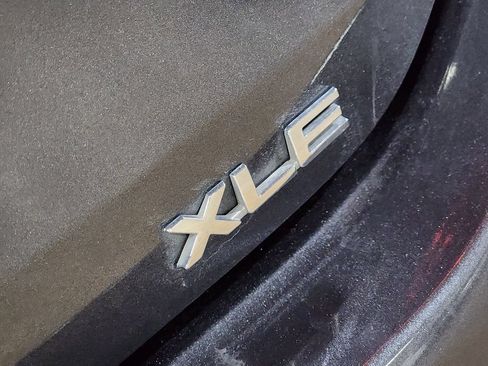 Used 2021 Toyota Highlander XLE FWD image 26