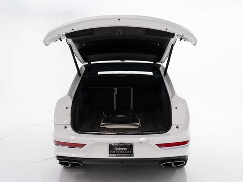 Certified 2023 Bentley Bentayga AWD/4WD image 45