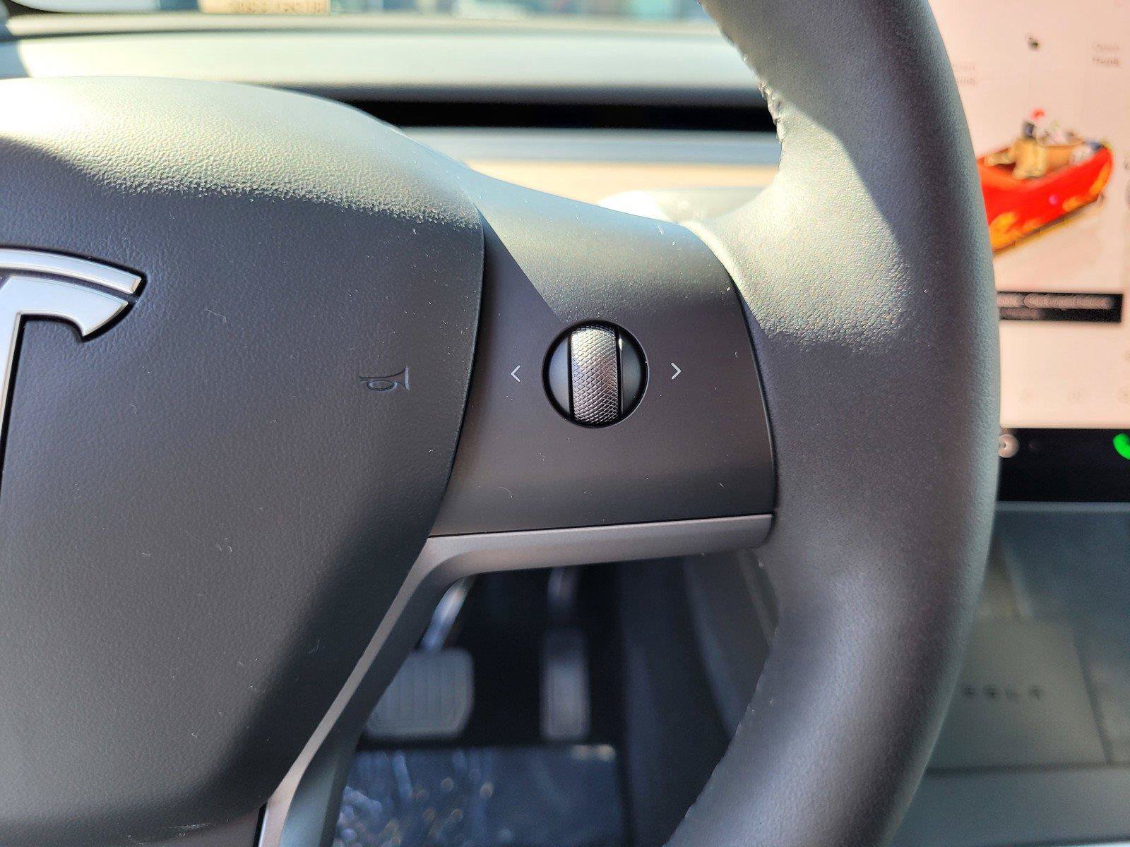 Used 2023 Tesla Model Y AWD image 32