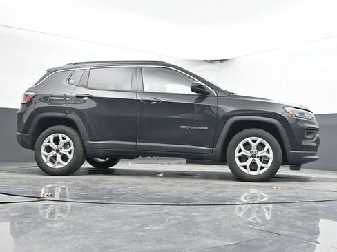 Used 2025 Jeep Compass Latitude image 30