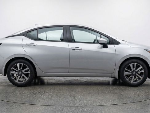 Used 2025 Nissan Versa SV FWD image 11