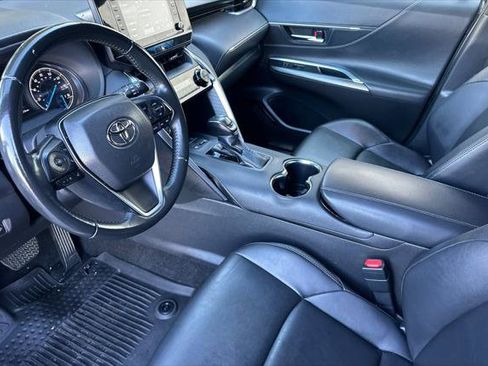 Certified 2022 Toyota Venza XLE image 11