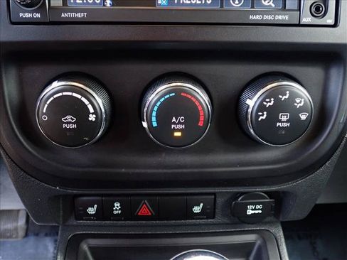 Used 2014 Jeep Patriot Latitude AWD/4WD image 17
