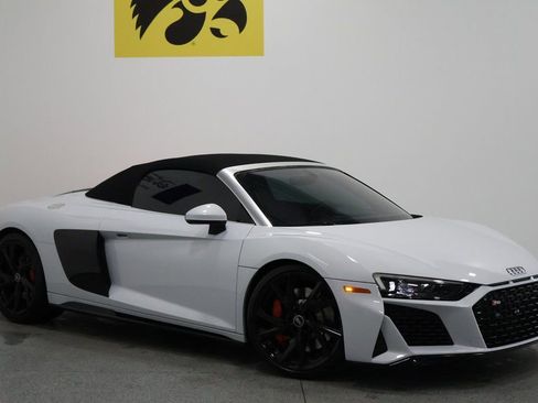 Used 2021 Audi R8 V10 w/ Premium Package image 2