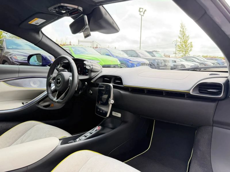 Used 2023 McLaren Artura RWD image 22