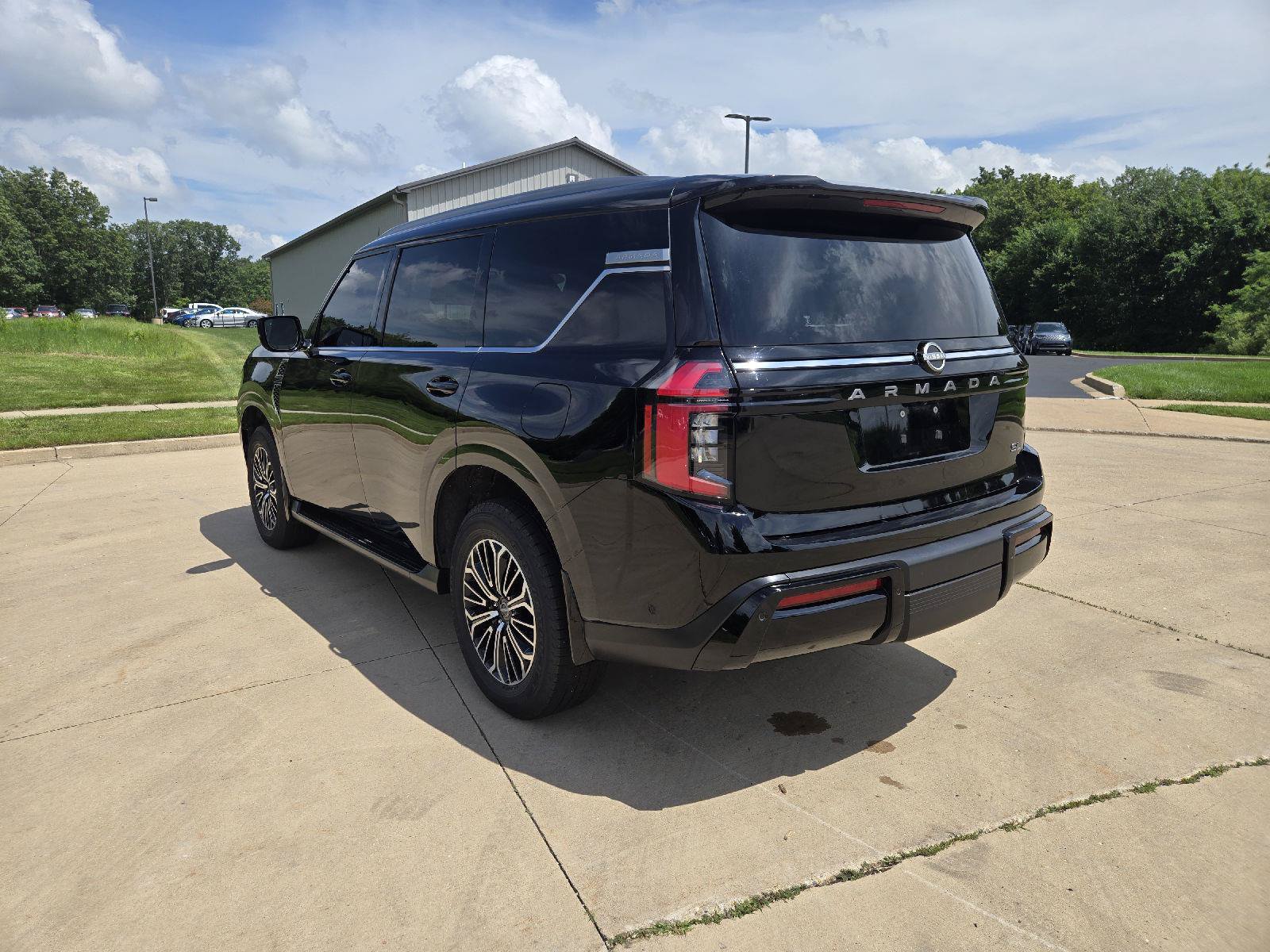 Used 2025 Nissan Armada SL w/ Captain's Chari Seat Package AWD/4WD image 6