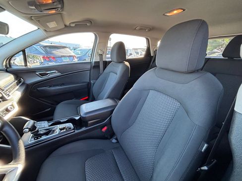 Used 2025 Kia Sportage LX AWD/4WD image 26