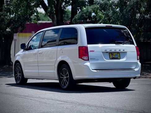 Used 2017 Dodge Grand Caravan SXT w/ Blacktop Package FWD image 5