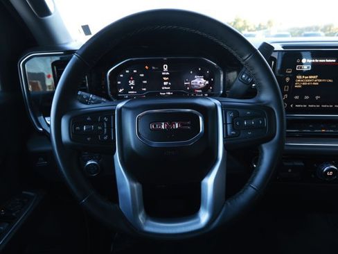 Used 2025 GMC Sierra 1500 SLT image 12