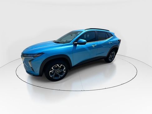 Used 2025 Chevrolet Trax LT w/ Driver Confidence Package image 4