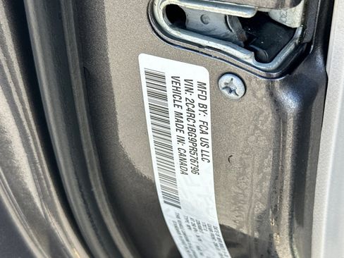 Used 2023 Chrysler Pacifica Touring-L FWD image 28