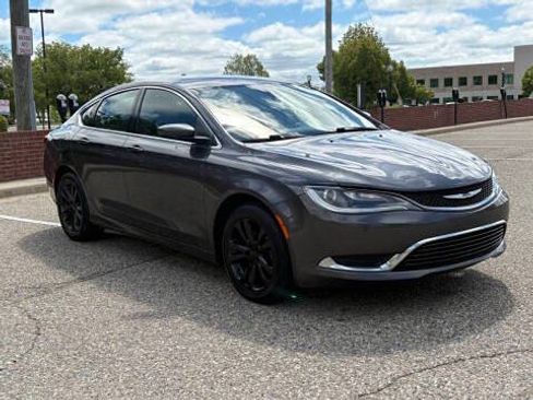 Used 2015 Chrysler 200 Limited image 4