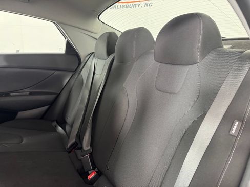 Used 2025 Hyundai Elantra SE FWD image 11