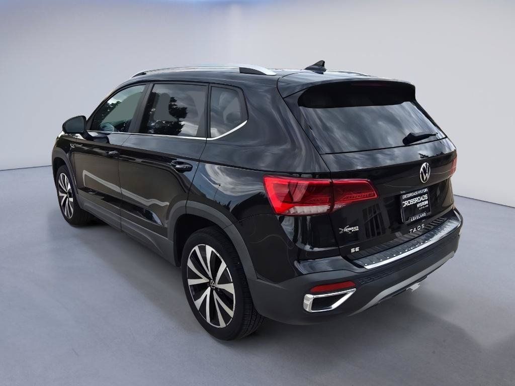 Used 2023 Volkswagen Taos SE w/ Panoramic Sunroof Package FWD image 3