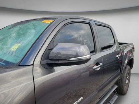 Used 2019 Toyota Tacoma TRD Sport image 26