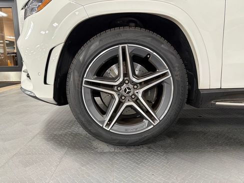 Used 2023 Mercedes-Benz GLS 450 4MATIC image 7