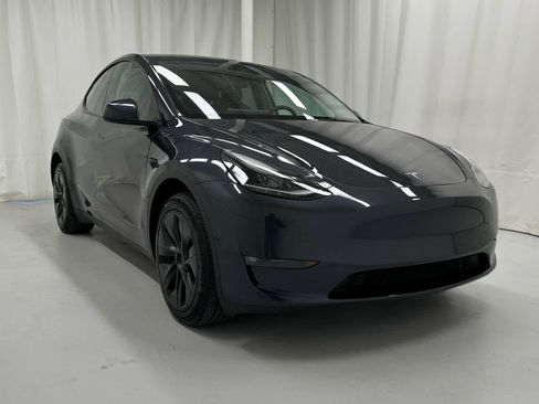 Used 2024 Tesla Model Y Long Range image 2