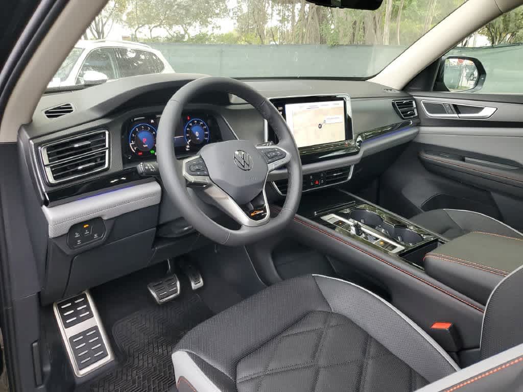 Certified 2024 Volkswagen Atlas Peak Edition SEL AWD/4WD image 18