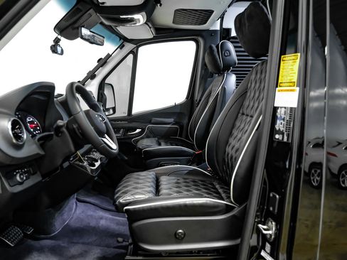 Used 2024 Mercedes-Benz Sprinter 3500 image 29