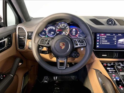 Certified 2022 Porsche Cayenne Turbo AWD/4WD image 15
