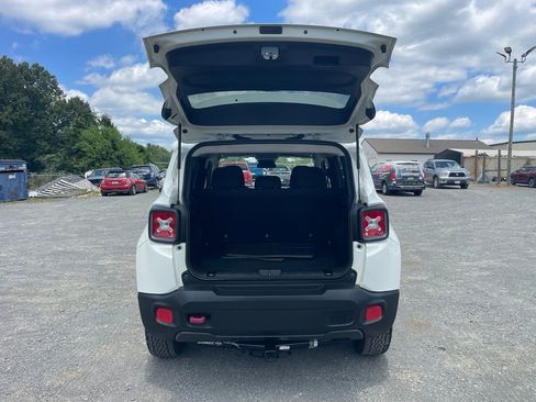 Used 2017 Jeep Renegade Trailhawk AWD/4WD image 11