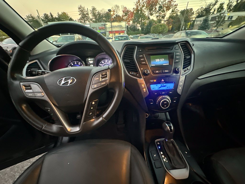 Used 2016 Hyundai Santa Fe SE w/ Option Group 02 AWD/4WD image 24