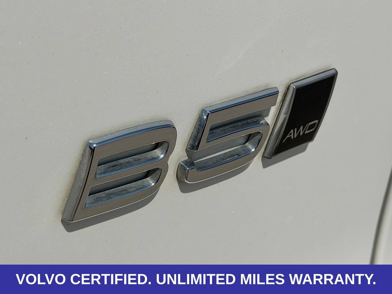 Certified 2025 Volvo XC40 B5 Plus AWD/4WD image 9