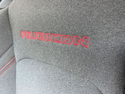 Used 2025 Jeep Wrangler Rubicon AWD/4WD image 32