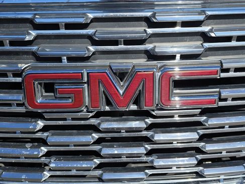 Used 2019 GMC Yukon Denali image 26