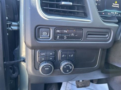 Used 2023 Chevrolet Suburban Premier image 17