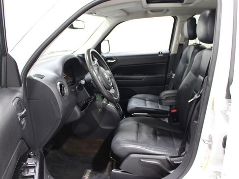 Used 2014 Jeep Patriot Latitude w/ Sun/Sound Group FWD image 3
