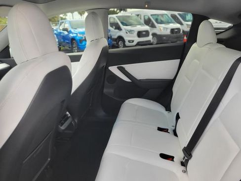 Used 2022 Tesla Model Y Performance image 9