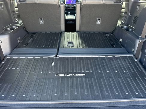 New 2026 Toyota Highlander XLE image 12