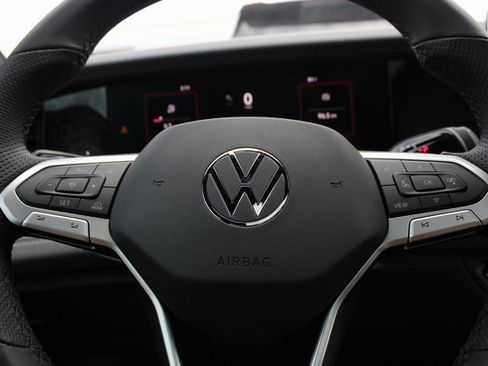 New 2025 Volkswagen Tiguan SE R-Line image 17