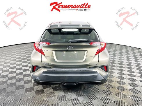 Used 2021 Toyota C-HR XLE image 6
