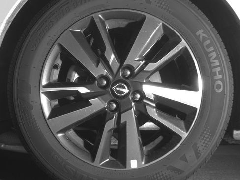 Used 2025 Nissan Versa SV FWD image 12