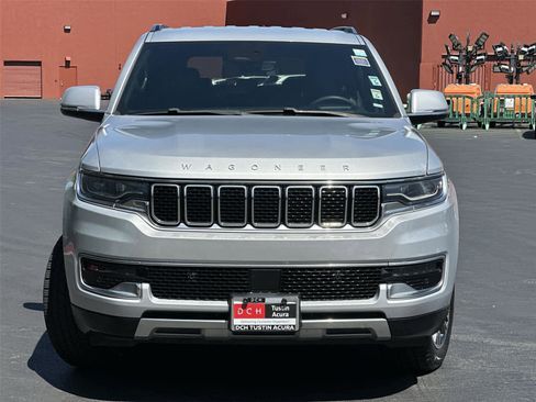 Used 2022 Jeep Wagoneer Series III AWD/4WD image 6