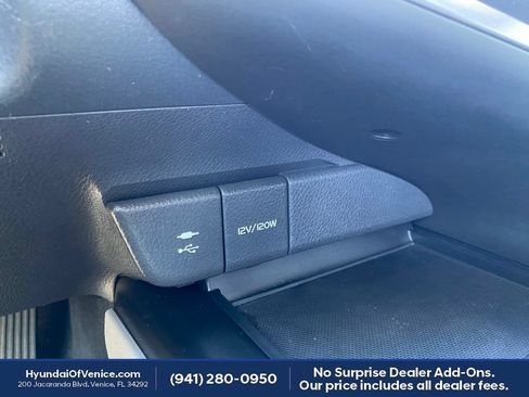 Used 2018 Toyota Camry LE FWD image 13