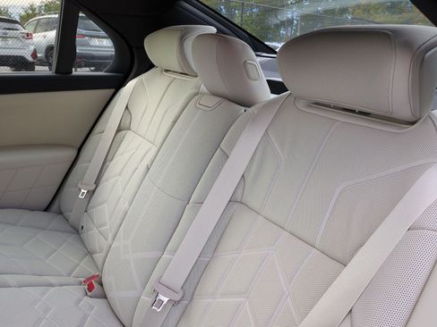 Used 2026 BMW i7 eDrive50 w/ M Sport Package RWD image 28