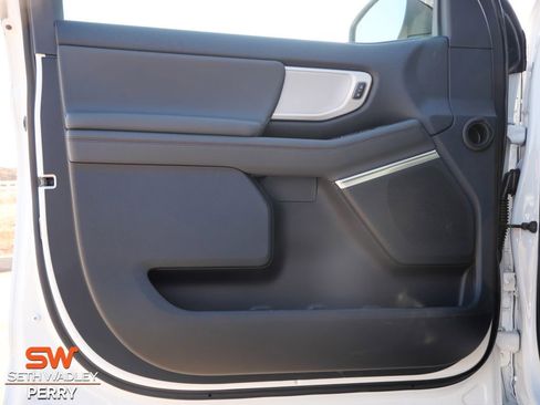 New 2025 Ford Expedition Active image 18